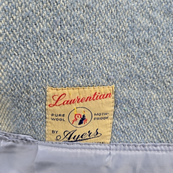 Laurentian By Ayers Pure Wool Blue and Cream Striped Blanket, Pre Loved. - Picture 8 of 8